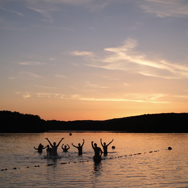 Soirée au lac entre amis